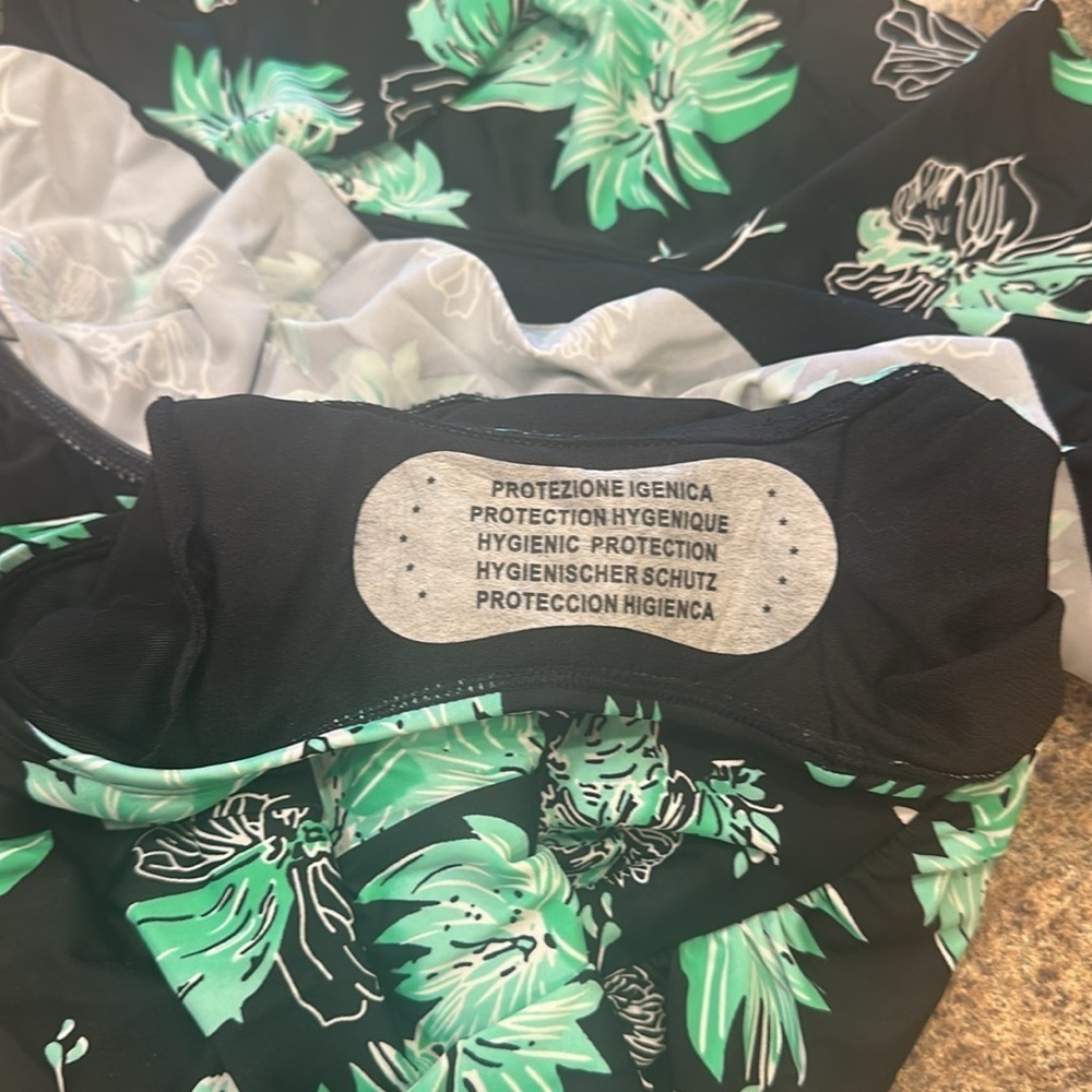 Hilor One Piece Asymmetric One Shoulder Bathing Suit Black/Green Womens Size 10 - Picture 11 of 15